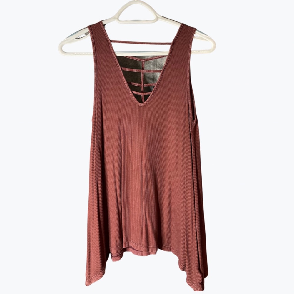In good condition, cute detailing, ribbed